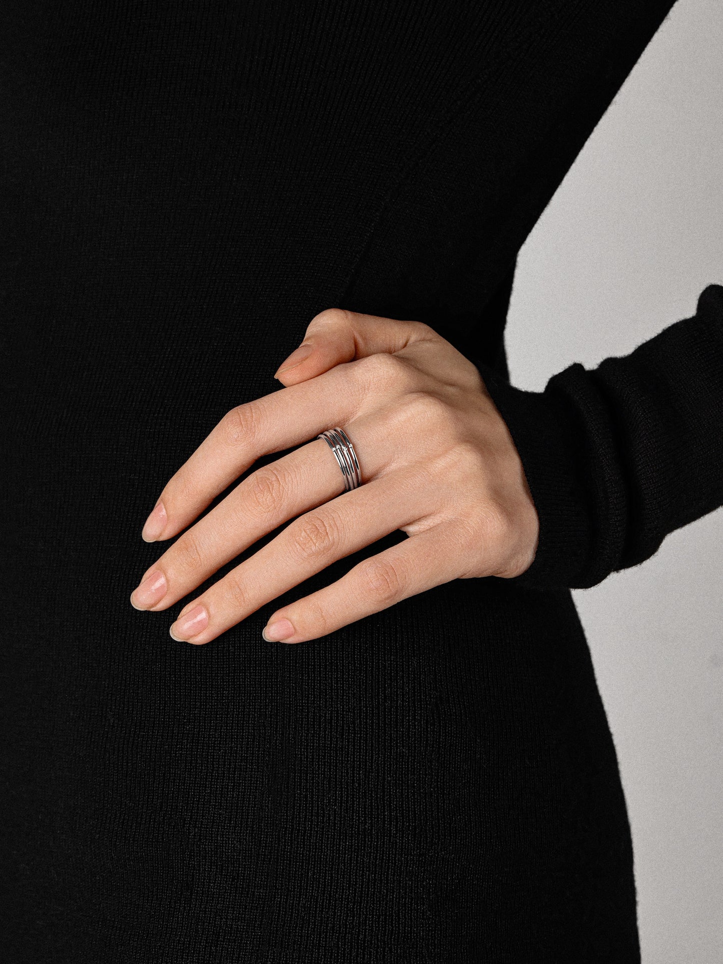 Equilibrium Ring with Diamonds