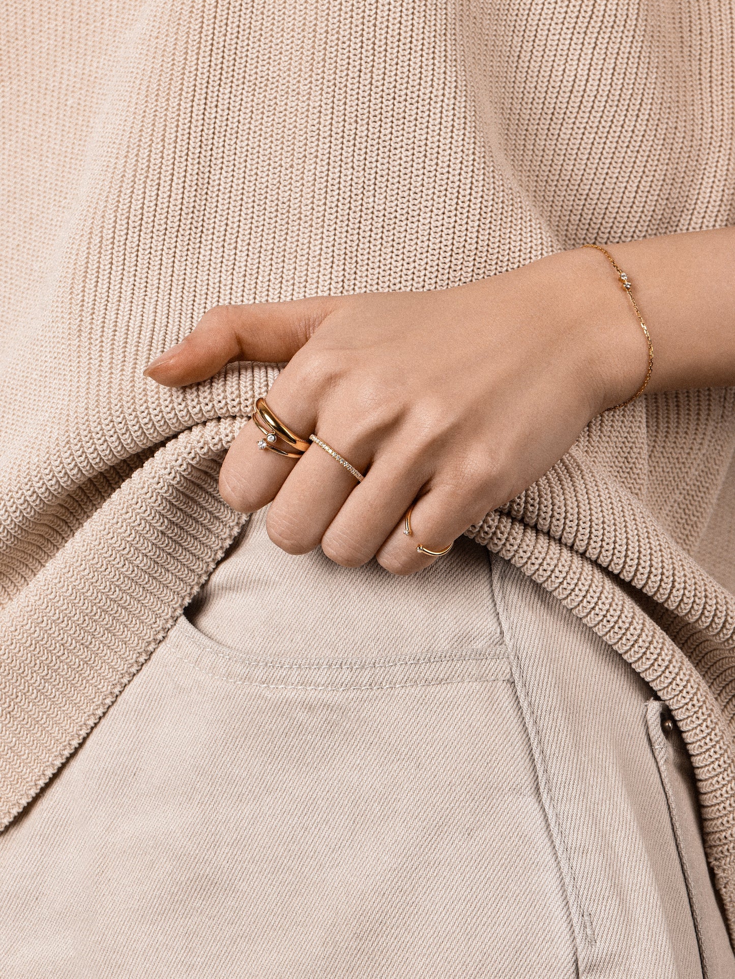 Interlock Slim Ring with Pavé Diamonds
