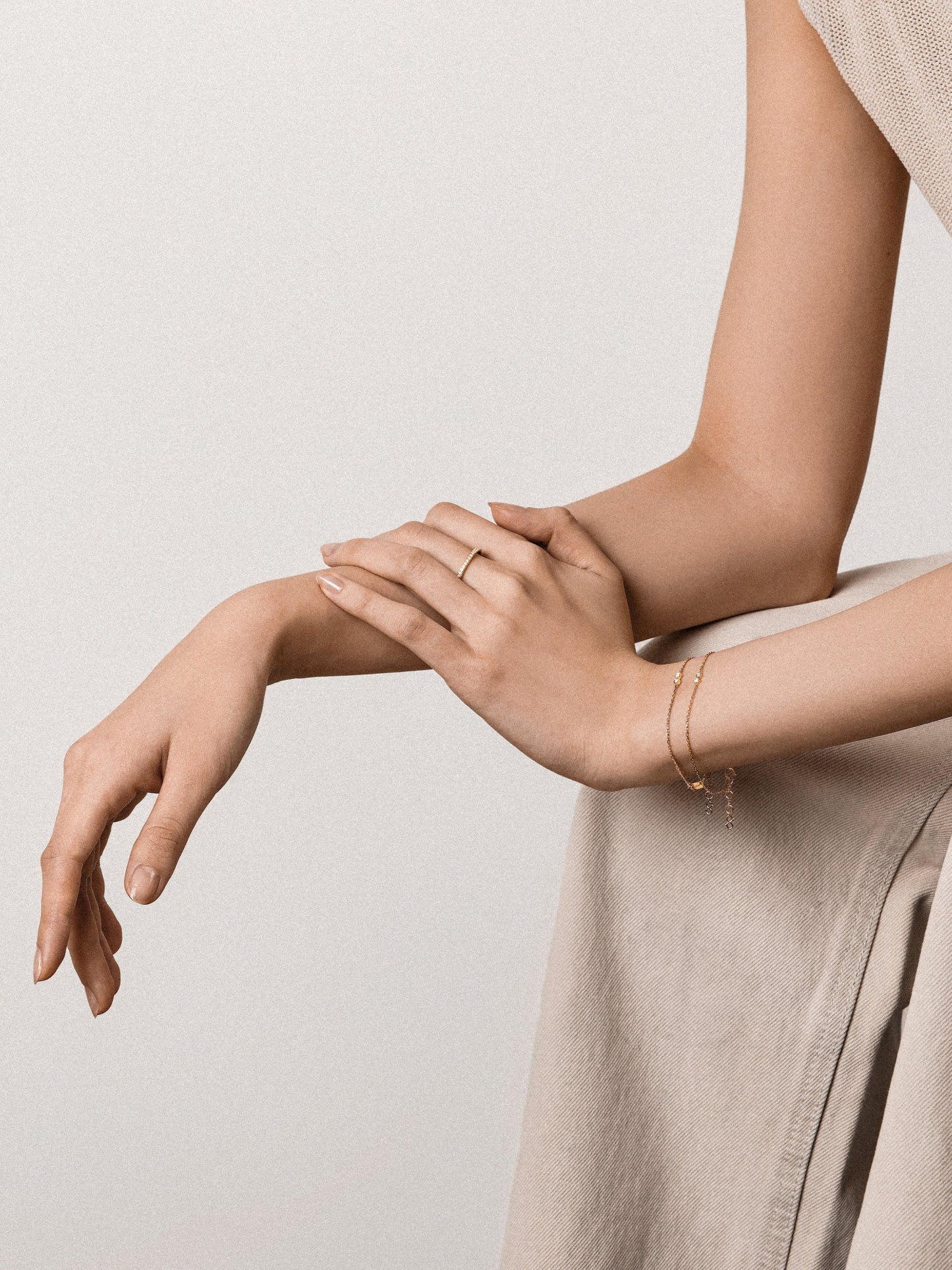 Interlock Slim Ring with Pavé Diamonds