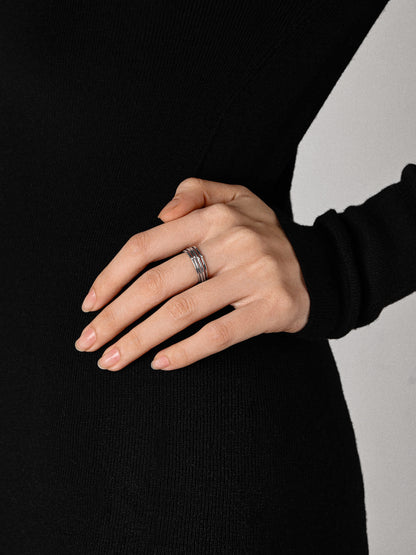 Equilibrium Ring  with Diamonds