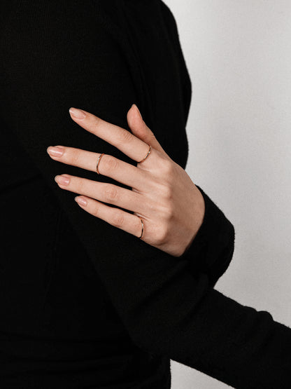 Equilibrium Ring with Diamonds