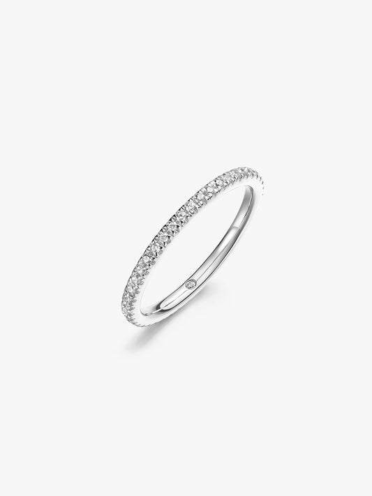Interlock Slim Ring with Pavé Diamonds