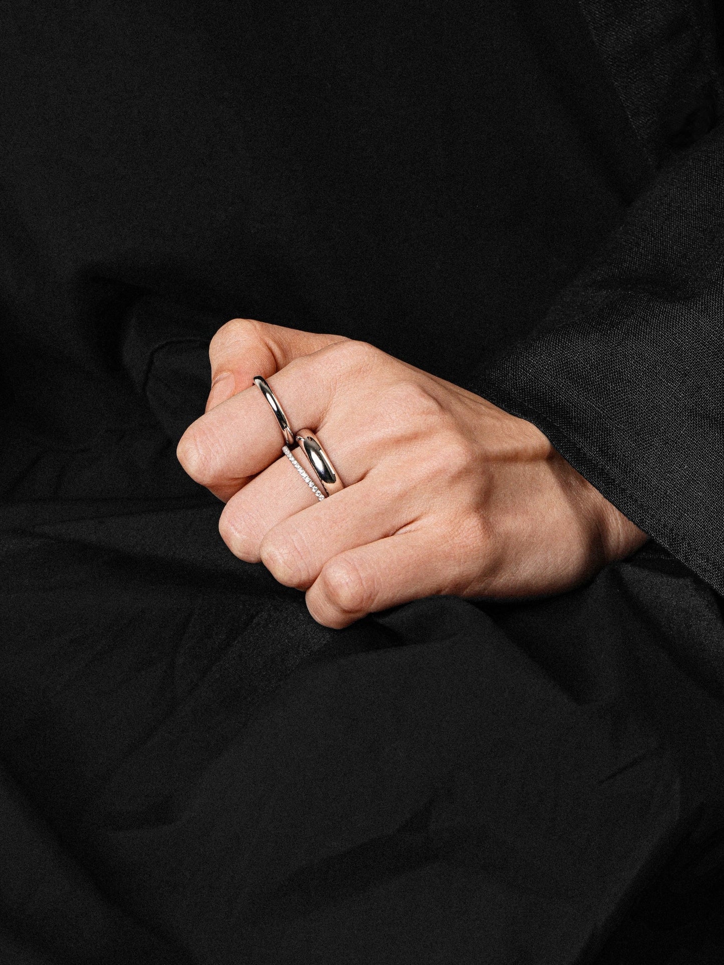 Interlock Slim Ring with Pavé Diamonds