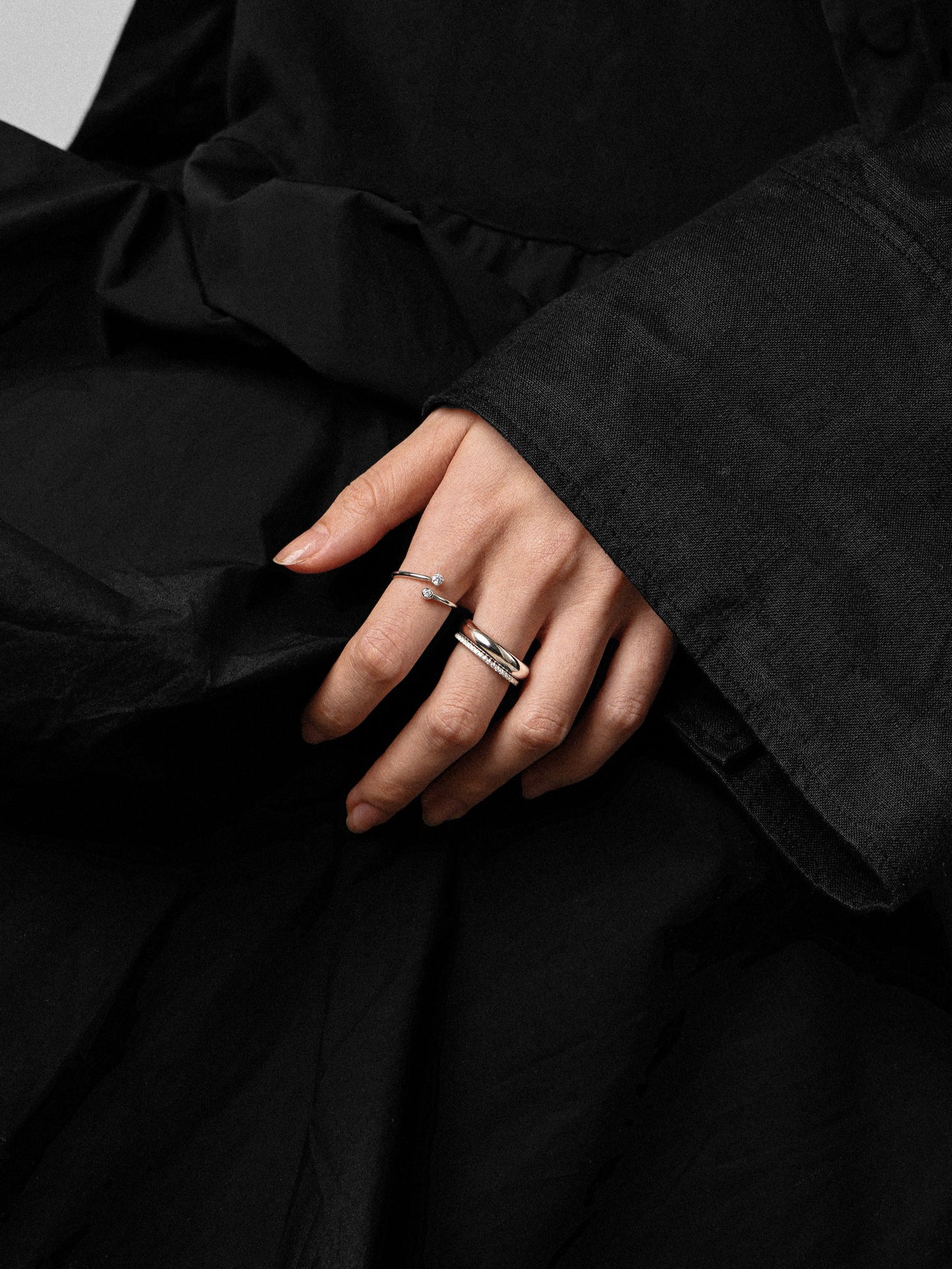 Interlock Slim Ring with Pavé Diamonds